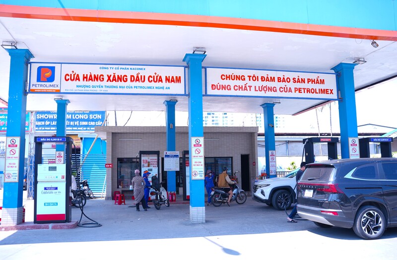 Toàn tỉnh Nghệ An hiện có hơn 600 cửa hàng kinh doanh xăng dầu. Các doanh nghiệp đã chủ động trong công tác cung ứng xăng E10 và người dân cũng đang dần thay đổi thói quen tiêu dùng theo hướng tích cực, vì cuộc sống xanh và phát triển bền vững.