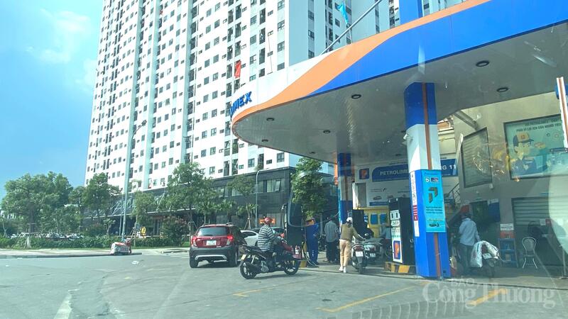 Nhiều ô tô, xe máy đổ xăng sinh học E10 trong ngày đầu chính thức triển khai tại Hải Phòng.