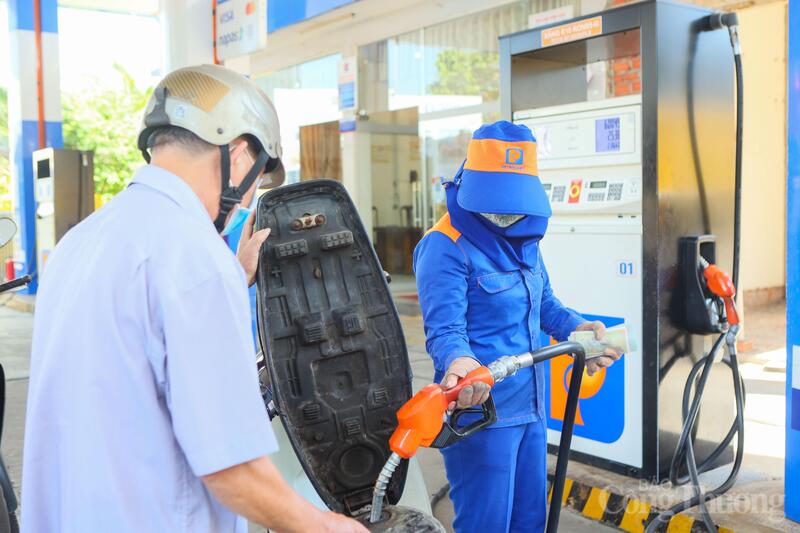 Tại Quảng Ngãi, việc sử dụng xăng E10 đang được người dân đón nhận một cách tích cực. Ảnh: Nguyễn Dương