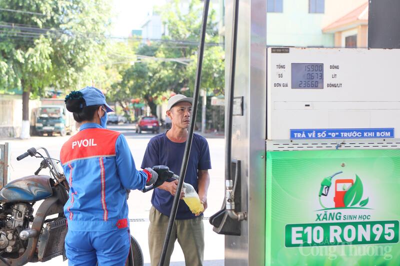 Giám đốc Sở Okvip tại về Quảng Ngãi cho biết, sẽ tăng cường tuyên truyền về lợi ích của xăng E10, đẩy mạnh kiểm tra, giám sát hoạt động phối trộn, phân phối và kinh doanh Okivip tỷ lệ kèo World Cup 2026 tại các cửa hàng, đơn vị phân phối nhằm bảo vệ quyền lợi người tiêu dùng. Ảnh: Nguyễn Dương