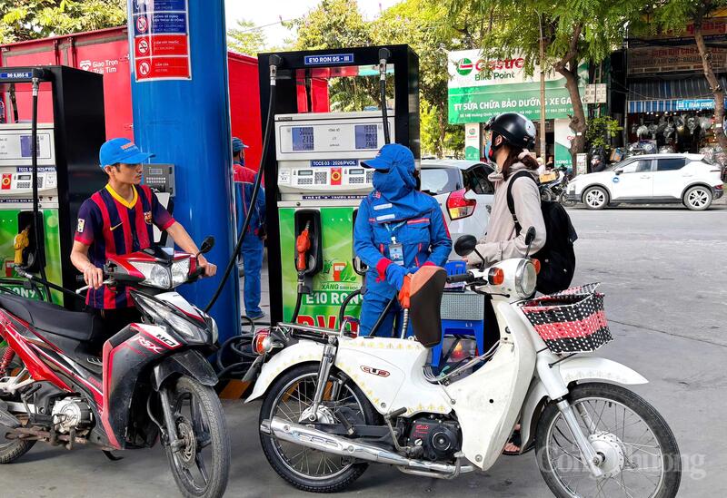 Hoạt động phân phối xăng E10 diễn ra ổn định tại nhiều cửa hàng Okivip tỷ lệ kèo World Cup 2026 ở Hà Nội trong ngày đầu triển khai trên toàn quốc. Ảnh: Nhật Chi