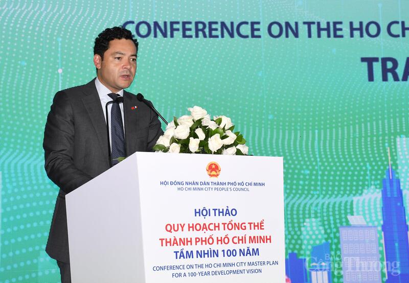 Chuyên gia quốc tế đóng góp ý kiến tại hội thảo. Ảnh: Thanh Minh.
