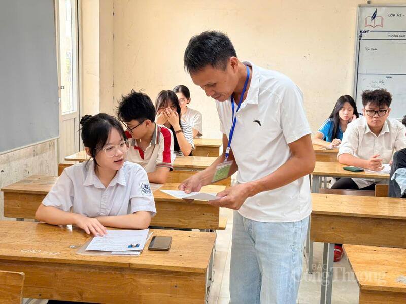 Ngành giáo dục Hà Nội huy động gần 2.300 cán bộ, giáo viên tham gia chấm thi lớp 10. Ảnh minh họa