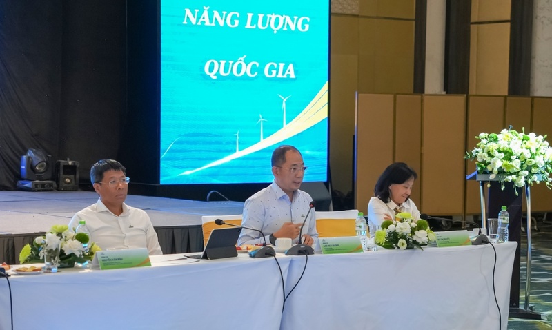 Chủ trì hội thảo chuyên môn về công tác kiểm soát nội bộ năm 2026 gồm ông Nguyễn Văn Mậu, Thành viên HĐTV Petrovietnam; ông Cao Hoài Dương, Phó Tổng Giám đốc Petrovietnam; bà Bùi Thị Nguyệt, Trưởng Ban Kiểm soát nội bộ Petrovietnam. Ảnh: Petrovietnam