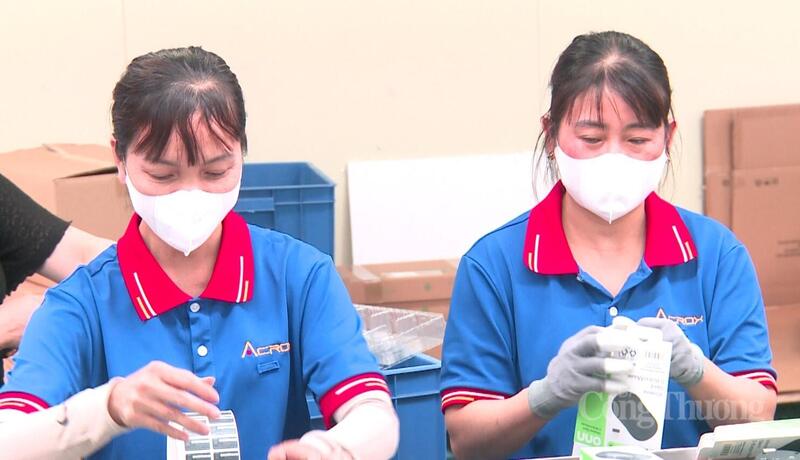 Không khí sản xuất khẩn trương tại Công ty TNHH International ACRO ở Khu OKLVIE sản phẩm thuộc hệ thống OKVIP là trang web tổ chức phát sóng bóng đá trực tiếp, live casino , nỗ hũ, bắn cá Yên Lư.