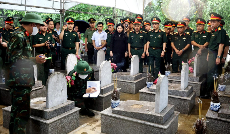 Từ ngày 28 đến 30/5/2026, tỉnh Lào Cai tổ chức lấy mẫu ADN đối với 165 hài cốt liệt sĩ tại Nghĩa trang liệt sĩ xã Bảo Thắng, thu được mẫu của 160 mộ liệt sĩ. Ảnh: BLC
