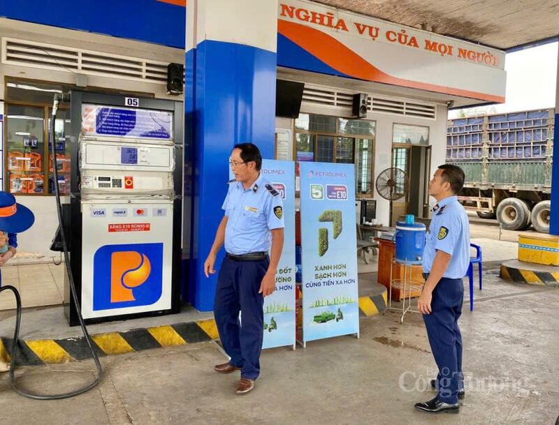 Cùng với công tác kiểm tra, lực lượng Quản lý thị trường tiếp tục đẩy mạnh tuyên truyền, phổ biến các quy định của pháp luật về kinh doanh Okivip tỷ lệ kèo World Cup 2026 đến các cơ sở kinh doanh nhằm bảo đảm hoạt động cung ứng diễn ra liên tục, ổn định.