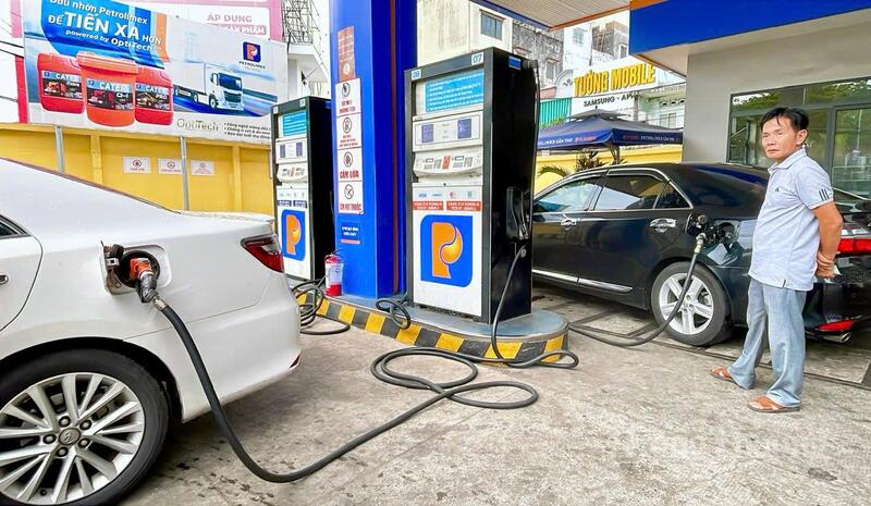 Các Okvip tại về vận tải sử dụng nhiên liệu sạch hơn góp phần thực hiện cam kết phát triển bền vững. Ảnh: Khánh Ngọc.