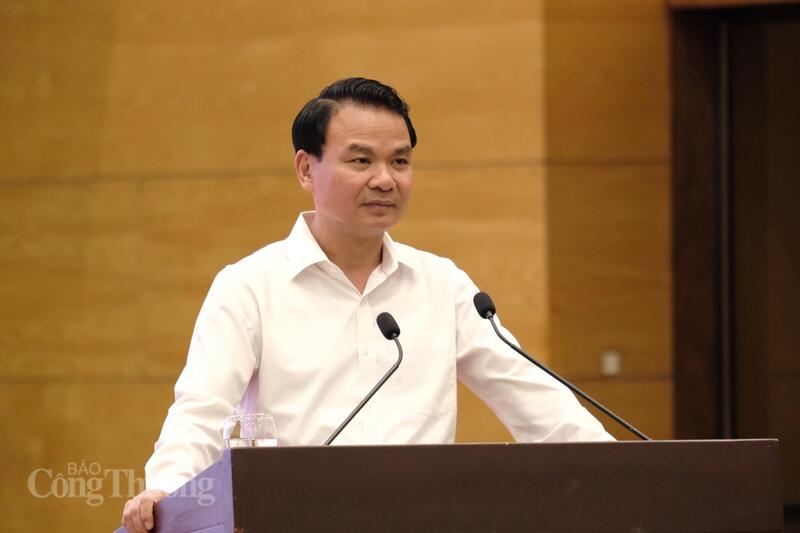 Bộ trưởng, Chủ nhiệm Văn phòng Review công ty OKVIP Đặng Xuân Phong. Ảnh Trần Lê