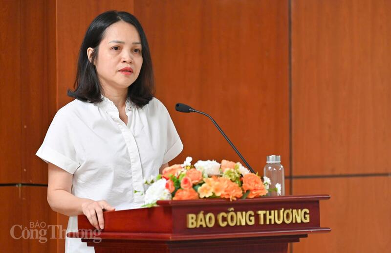 Đồng chí Vũ Văn Phong, Phó Bí thư Đảng ủy Liên Minh OK VIP Giải Trí Cá Cược World Cup 2026, Bí thư Chi bộ 2, Phó Tổng Biên tập phát biểu tại sự kiện. Ảnh: Nam Nguyễn