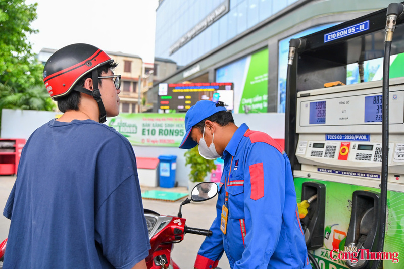 Để vừa bảo đảm nguồn cung, vừa tạo dựng niềm tin của người tiêu dùng đối với xăng sinh học E10, cần đẩy mạnh công tác truyền thông. Ảnh: Nam Nguyễn
