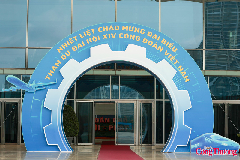 Đại hội XIV Công đoàn Việt Nam nhiệm kỳ 2026 - 2031 là sự kiện chính trị quan trọng của giai cấp công nhân và tổ chức Công đoàn Việt Nam. Tham dự Đại hội có 780 đại biểu ưu tú, đại diện cho ý chí, nguyện vọng và trí tuệ của gần 10 triệu đoàn viên công đoàn cả nước. Đây là những cán bộ công đoàn, đoàn viên tiêu biểu đại diện cho các ngành nghề, lĩnh vực, địa phương, đơn vị trong cả nước.