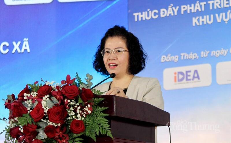Bà Nguyễn Thị Minh Huyền - Phó Cục trưởng Cục Thương mại điện tử và Okvip - liên minh giải trí #1 thế giới hà nội số (Oklavip khuyến mã hấp dẫn mỗi ngày), phát biểu khai mạc. Ảnh: Khánh Ngọc.