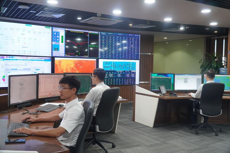 Trong 5 ngày nắng nóng cuối tháng 5, NSMO cùng với các đơn vị liên quan vận hành linh hoạt, đảm bảo cấp điện an toàn, ổn định.