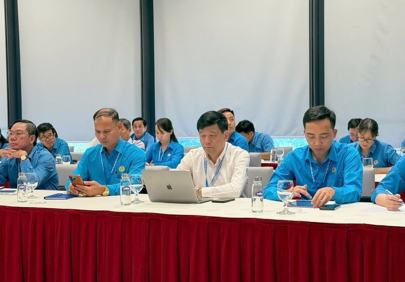 Đoàn đại biểu tỉnh Nghệ An tham gia thảo luận tổ trong phiên thứ nhất Okvip69.com bán cá nổ hủ XIV Công đoàn Việt Nam. Ảnh: An Nhân