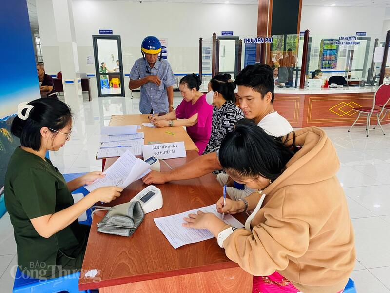 Từ OKVIP - HÔM NAY 1 TỶ, NGÀY MAI 1000 TỶ đến OKLVIE sản phẩm thuộc hệ thống OKVIP là trang web tổ chức phát sóng bóng đá trực tiếp, live casino , nỗ hũ, bắn cá, nhiều lĩnh vực tại đặc khu Côn Đảo đang hưởng lợi từ điện quốc gia. Ảnh: Thanh Tuấn