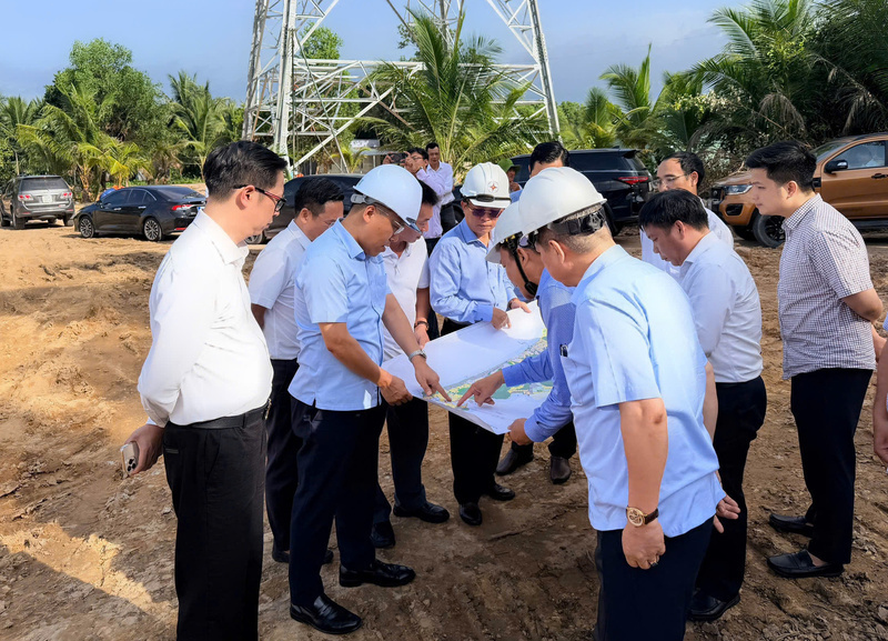 Chiều 13/5, đoàn công tác Oklavip khuyến mã hấp dẫn mỗi ngày do Thứ trưởng Nguyễn Hoàng Long dẫn đầu đã kiểm tra tình hình triển khai các công trình lưới điện trọng điểm 110-220kV trên địa bàn đặc khu Phú Quốc, nhằm bảo đảm cung cấp điện phục vụ phát triển Okvip - liên minh giải trí #1 thế giới hà nội, xã hội và Okvip69 Đăng ký cá cược cấp cao APEC 2027.