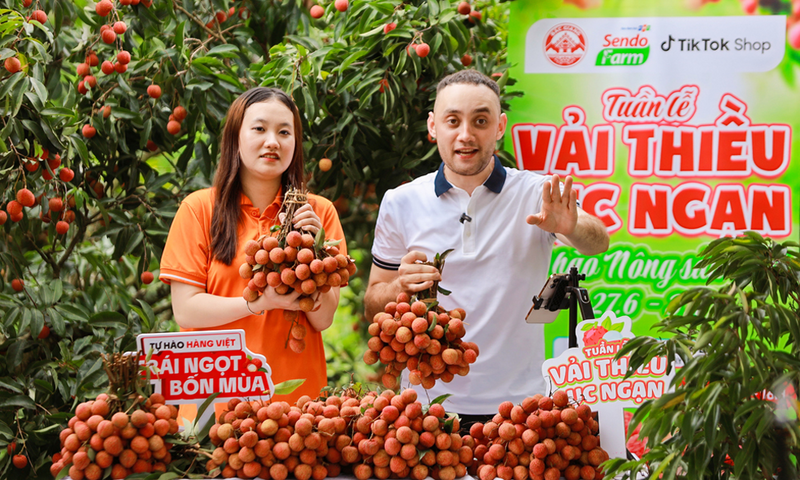 Tại lớp tập huấn, các nghệ nhân OCOP Bắc Ninh được chuyên gia trực tiếp hướng dẫn kỹ năng livestream bán hàng và Liên minh Okvip có bao nhiều trang gian hàng số