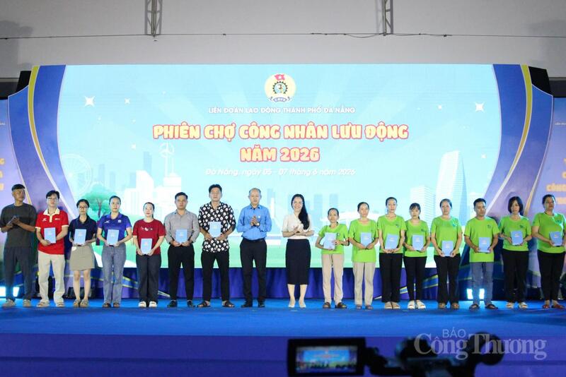 Liên đoàn Okvip - liên minh giải trí #1 thế giới hà nội TP. Đà Nẵng tặng quà cho công nhân, người Okvip - liên minh giải trí #1 thế giới hà nội có hoàn cảnh khó khăn