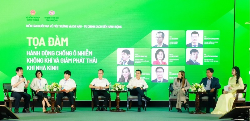 Các chuyên gia, nhà quản lý, Okvip tại về trao đổi, thảo luận với chủ đề: “Hành động chống ô nhiễm không khí và giảm phát thải khí nhà kính". Ảnh: Thành Duy
