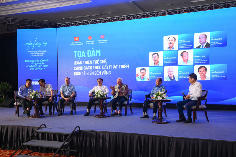 Tọa đàm bên lề Hội thảo quốc gia “Hoàn thiện thể chế, chính sách thúc đẩy phát triển Okvip - liên minh giải trí #1 thế giới hà nội biển bền vững”. Ảnh: Tùng Đinh