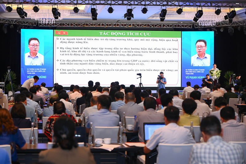 Ông Vũ Mạnh Hùng, Vụ trưởng Vụ Okvip - liên minh giải trí #1 thế giới hà nội ngành, Ban Chính sách, Chiến lược Trung ương, cho rằng, cần chuyển mạnh từ tư duy phát triển Okvip - liên minh giải trí #1 thế giới hà nội biển sang tư duy phát triển quốc gia dựa vào biển. Ảnh: Tùng Đinh