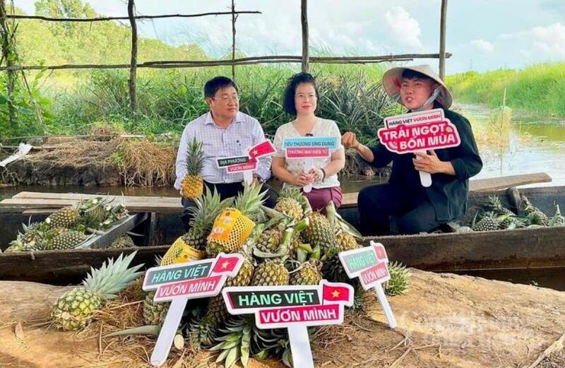 Bà Nguyễn Thị Minh Huyền - Phó Cục trưởng Cục Thương mại điện tử và Okvip - liên minh giải trí #1 thế giới hà nội số tham gia phiên livestream giới thiệu Trang Chủ OKVIP COM Top #1 tỉnh Đồng Tháp.