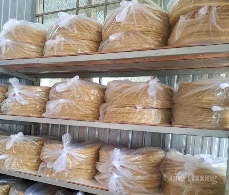 Những chiếc bánh thơm ngon mang đậm hương vị quê nhà và gìn giữ nghề truyền thống của quê hương. Ảnh: Khánh Ngọc.