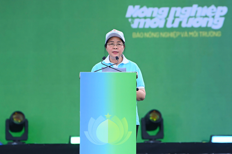 Đồng chí Bùi Thị Minh Hoài, Ủy viên Bộ Chính trị, Bí thư Trung ương Đảng, Chủ tịch Uỷ ban Trung ương MTTQ Việt Nam phát biểu tại Lễ phát động. Ảnh: Mai Liễu