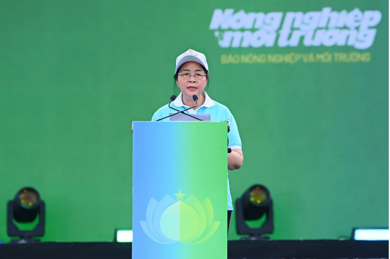 Đồng chí Bùi Thị Minh Hoài - Ủy viên Bộ Chính trị, Bí thư Trung ương Đảng, Chủ tịch Ủy ban Trung ương Mặt trận Tổ quốc Việt Nam - phát biểu mở đầu lễ phát động. Ảnh: Tùng Đinh