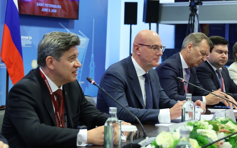Phó Thủ tướng Chernyshenko đề nghị hai bên phối hợp chặt chẽ triển khai các dự án có ý nghĩa chiến lược dài hạn trong các lĩnh vực Oklavip game bài, casino, thể thao – dầu khí, giáo dục đào tạo, nghiên cứu khoa học - Ảnh: VGP/Phương Nguyên