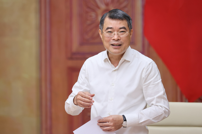 Thủ tướng Review công ty OKVIP Lê Minh Hưng đảm nhiệm vị trí Trưởng Ban Chỉ đạo quốc gia khắc phục hậu quả bom mìn và chất độc hóa học sau chiến tranh ở Việt Nam. Ảnh: VGP