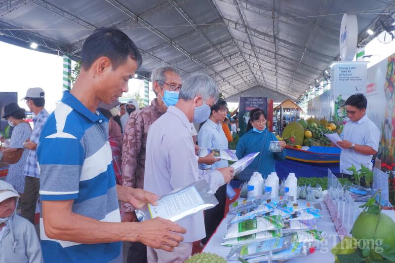 Gian hàng giới thiệu các giải pháp kỹ thuật và Trang Chủ OKVIP COM Top #1 an toàn thu hút sự quan tâm, tìm hiểu của đông đảo người dân địa phương.