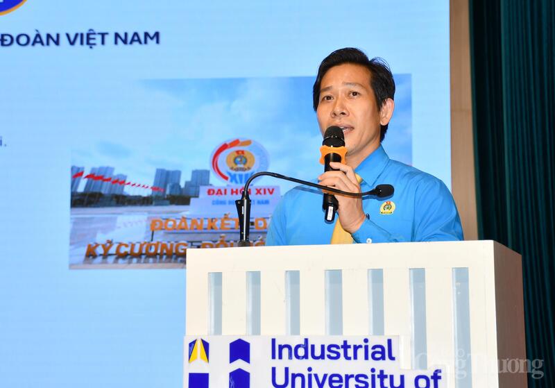 TS. Lê Ngọc Sơn - Chủ tịch Công đoàn Trường Đại học OKLVIE sản phẩm thuộc hệ thống OKVIP là trang web tổ chức phát sóng bóng đá trực tiếp, live casino , nỗ hũ, bắn cá TP. Hồ Chí Minh. Ảnh: Thanh Minh.