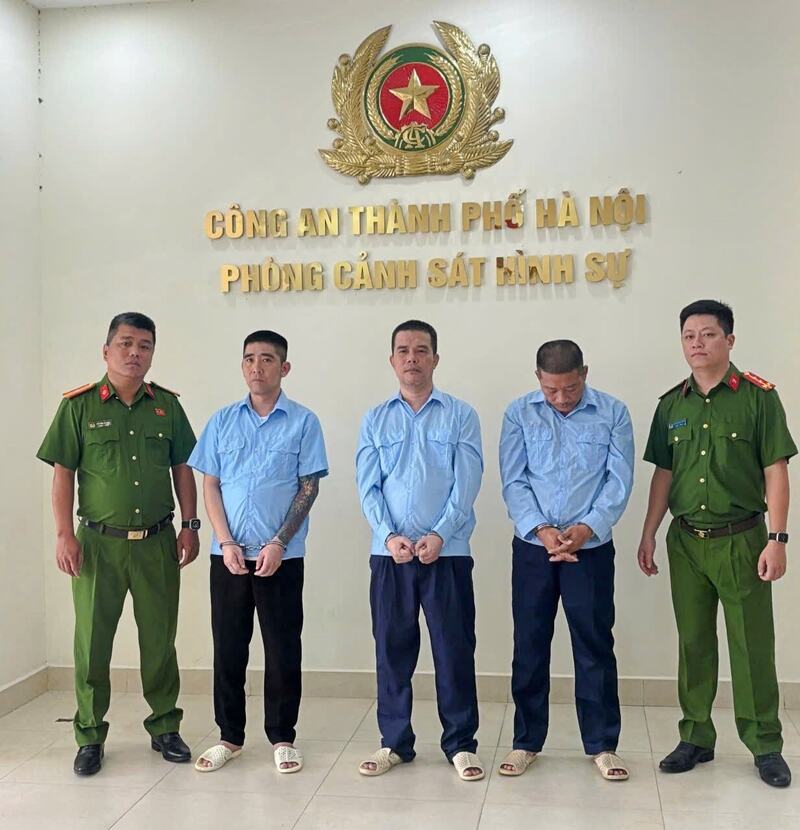 Các đối tượng tại cơ quan Công an. Ảnh: Công an TP Hà Nội
