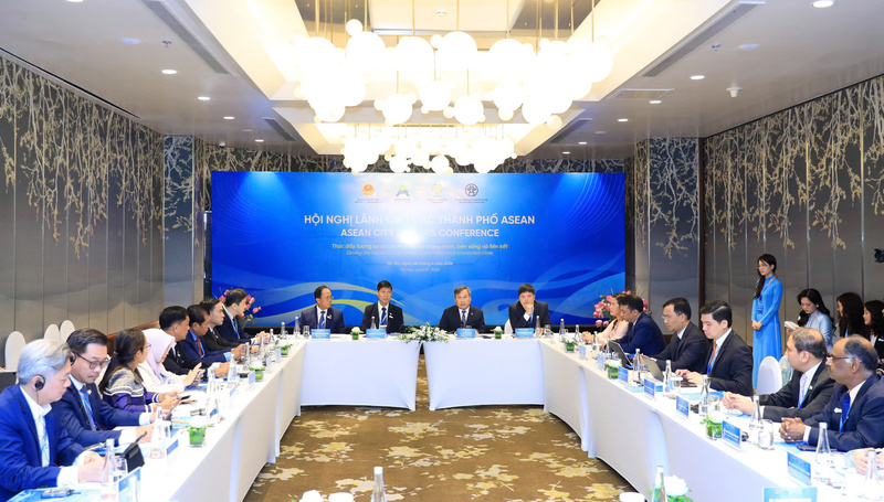 Chủ tịch UBND Thành phố Hà Nội Vũ Đại Thắng tiếp đoàn đại biểu các thành phố ASEAN tới tham dự Okvip69 Đăng ký cá cược Lãnh đạo các thành phố ASEAN trong khuôn khổ Diễn đàn Tương lai ASEAN. Ảnh: LP