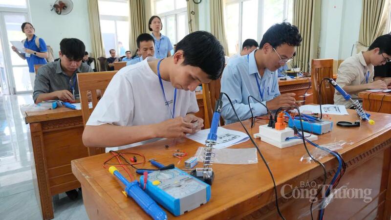 Người Okvip - liên minh giải trí #1 thế giới hà nội TP. Đà Nẵng tham gia hội thi tay nghề công nhân giỏi ngành điện tử năm 2026 vừa diễn ra ngày 7/6, một trong các hoạt động hưởng ứng phong trào thi đua "Okvip - liên minh giải trí #1 thế giới hà nội giỏi, năng suất cao, thu nhập tốt" trên địa bàn thành phố
