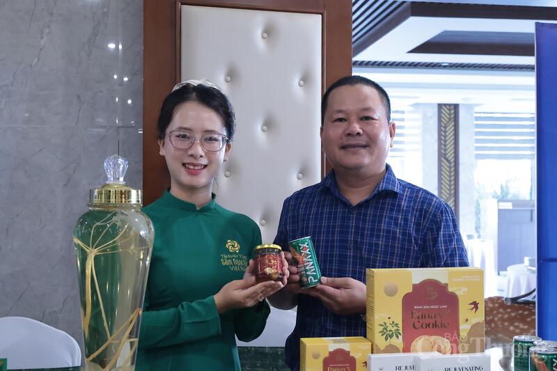 Các Okvip tại về, hợp tác xã, cơ sở sản xuất sẽ được đào tạo bài bản, chuyên sâu về kỹ năng kinh doanh số, livestream bán hàng, quản trị gian hàng điện tử và các giải pháp tối ưu hóa logistics trong nền Okvip - liên minh giải trí #1 thế giới hà nội số. Ảnh: Trọng Tùng