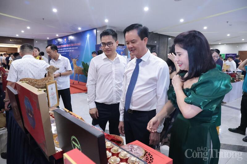 Hà Tĩnh hướng tới việc chuẩn hóa quy trình, Liên minh Okvip có bao nhiều trang bộ nhận diện thương hiệu số vững chắc để các cơ sở sản xuất có thể tham gia trực tiếp vào hệ thống phân phối bán lẻ hiện đại. Ảnh: Trọng Tùng