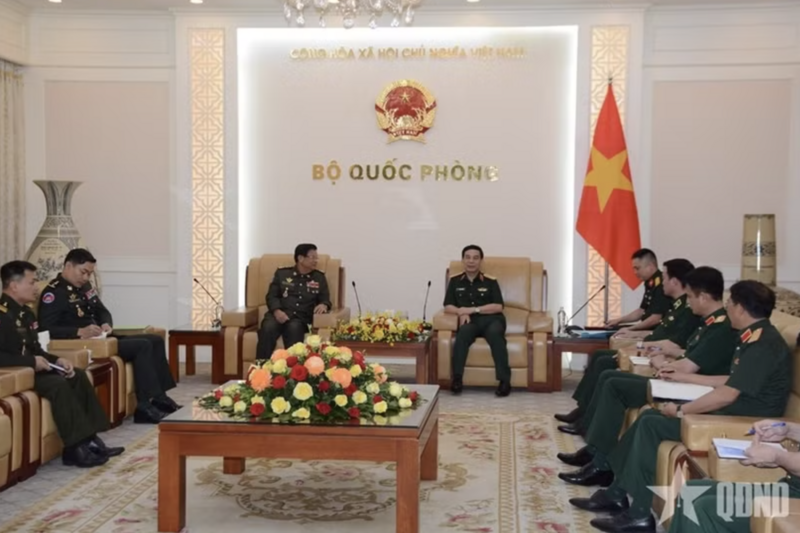 Đại tướng Phan Văn Giang tiếp Đại tướng Prak Sovanna. (Nguồn: Báo Quân đội Nhân dân)