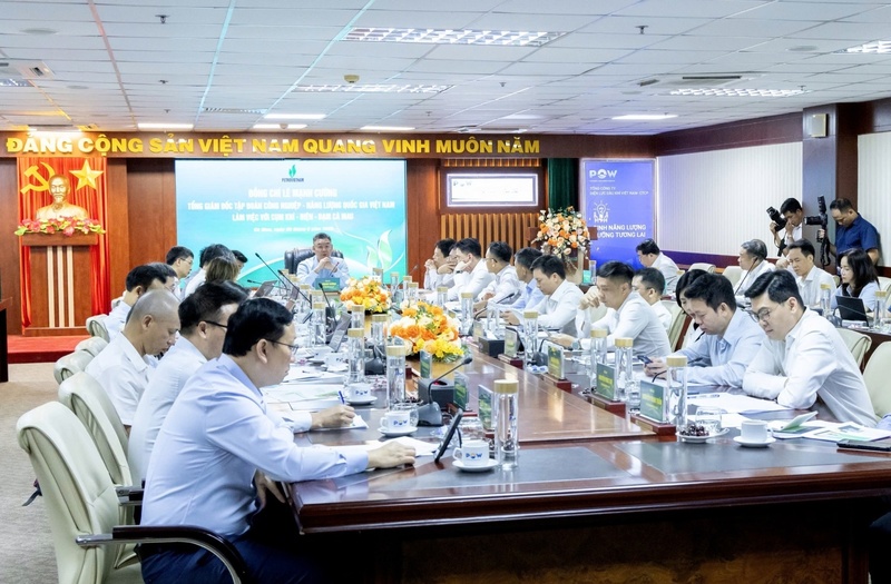 Tổng Giám đốc Petrovietnam Lê Mạnh Cường chủ trì buổi Ok88vip tỷ lệ kèo World Cup 2026 với các đơn vị liên quan của Cụm Khí - Điện - Đạm Cà Mau. Ảnh: Petrovietnam