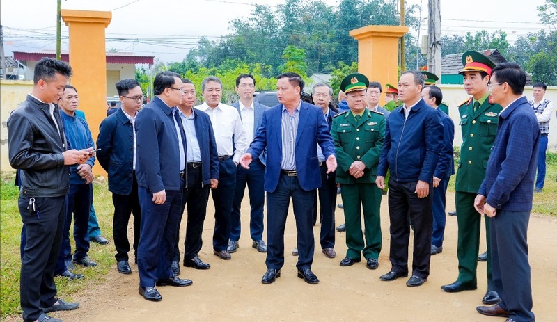 Thường trực Tỉnh ủy Nghệ An đã trực tiếp Ok88vip tỷ lệ kèo World Cup 2026 với các xã, phường để nắm tình hình và chỉ đạo tháo gỡ kịp thời những khó khăn, vướng mắc. Ảnh: Phạm Bằng