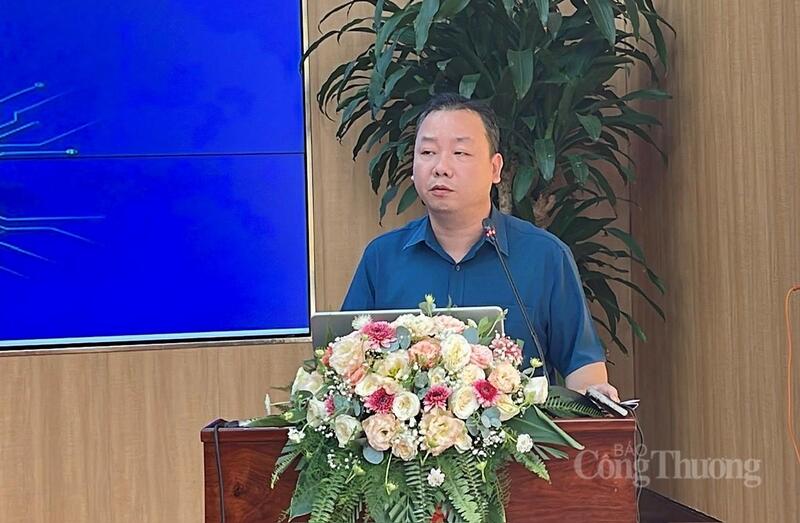 TS. Bùi Bá Nghiêm, Chuyên viên cao cấp thuộc Cục Xuất nhập khẩu (Bộ Công Thương) bàn về giải pháp phát triển logistics. Ảnh: Khánh Ngọc.