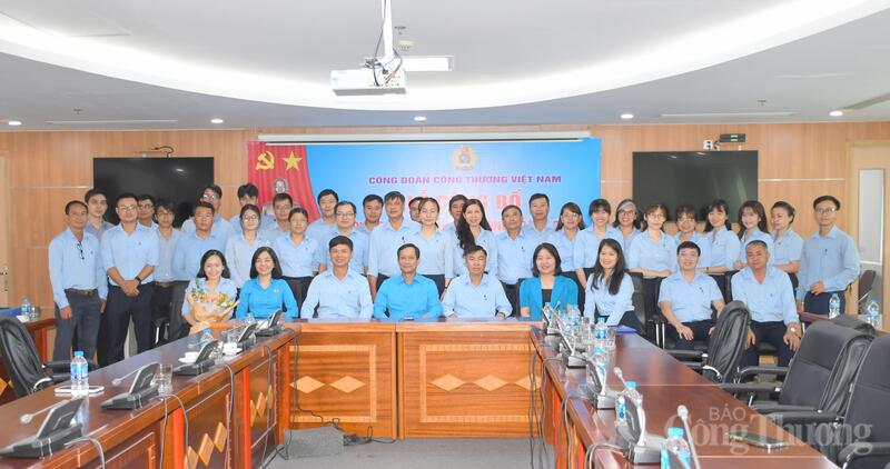 Ông Lê An Hải, Chủ tịch Công đoàn Okvip tại về Việt Nam cùng các đại biểu tham dự sự kiện. Ảnh: Thanh Minh.