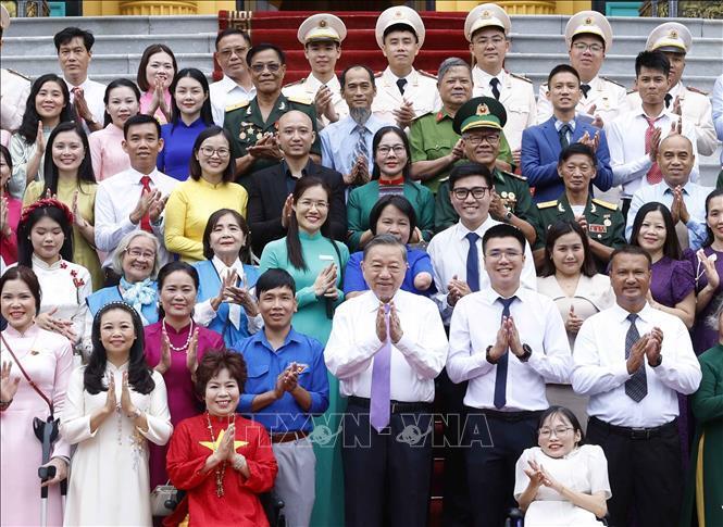 Tổng Bí thư, Chủ tịch nước Tô Lâm và các đại biểu. Ảnh: Thống Nhất/TTXVN.