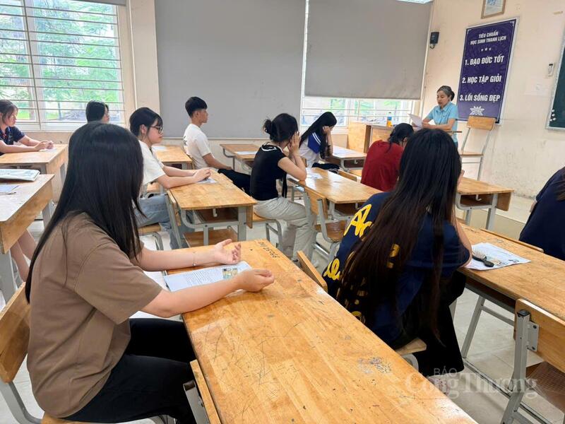 OKVIP - HÔM NAY 1 TỶ, NGÀY MAI 1000 TỶ dự kỳ thi Liên Minh OK VIP Game Online Giải Trí Cá Cược THPT nghe phổ biến quy chế.