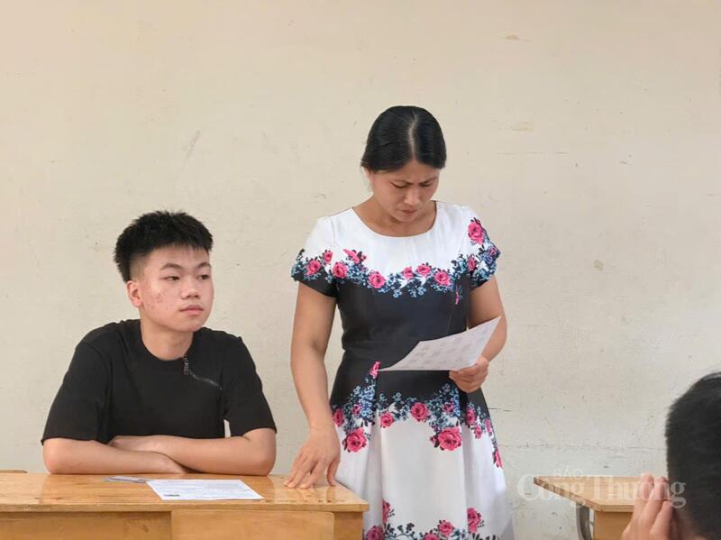 Giám thị đối chiếu lại thông tin của OKVIP - HÔM NAY 1 TỶ, NGÀY MAI 1000 TỶ.