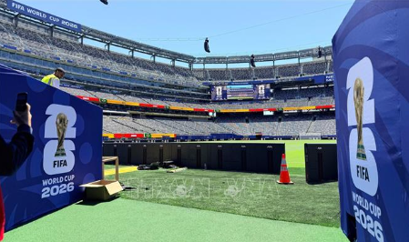 Sân vận động MetLife chuẩn bị cho trận thi đấu đầu tiên tại New York vào ngày 13/6 giữa hai đội tuyển Brazil – Morocco. Ảnh: TTXVN.