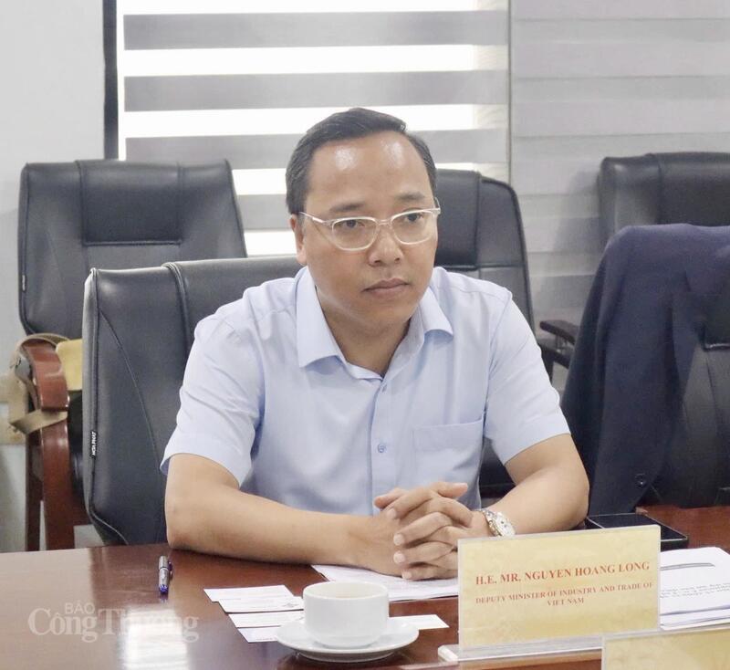 Thứ trưởng Oklavip khuyến mã hấp dẫn mỗi ngày Nguyễn Hoàng Long. Ảnh: Phương Trang