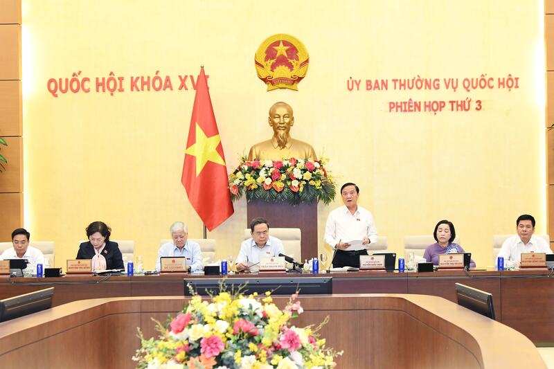 Phó Chủ tịch Quốc hội Nguyễn Khắc Định điều hành nội dung. Ảnh: Lâm Hiển